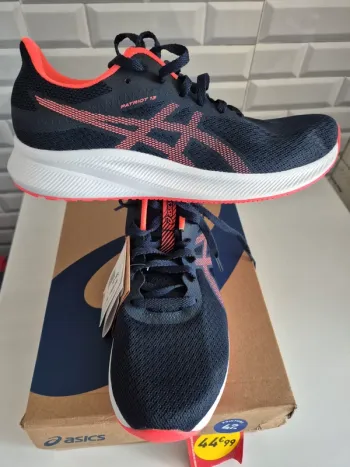 Asics Oasics femme pointure 42 Running Shoes d'occasion