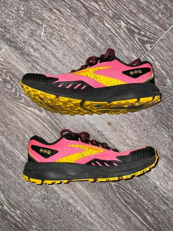 Used Brooks Divide 4 Running Shoes