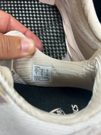 Used Asics Novablast 4 TR bike — image 7 of 8