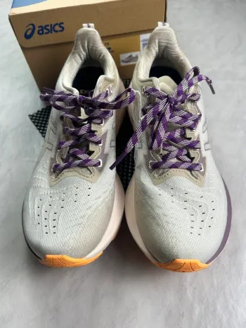 Used Asics Novablast 4 TR bike — image 3 of 8