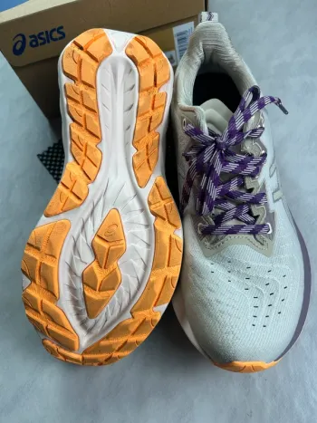 Used Asics Novablast 4 TR bike — image 5 of 8