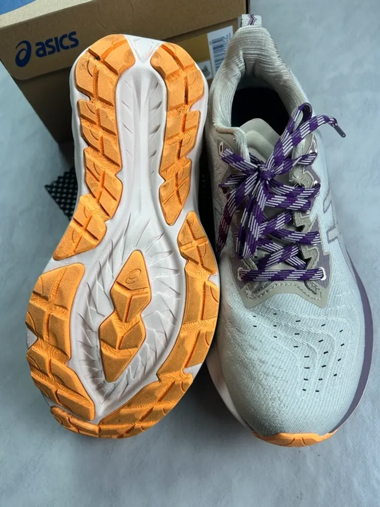 Used Asics Novablast 4 TR bike — image 5 of 8