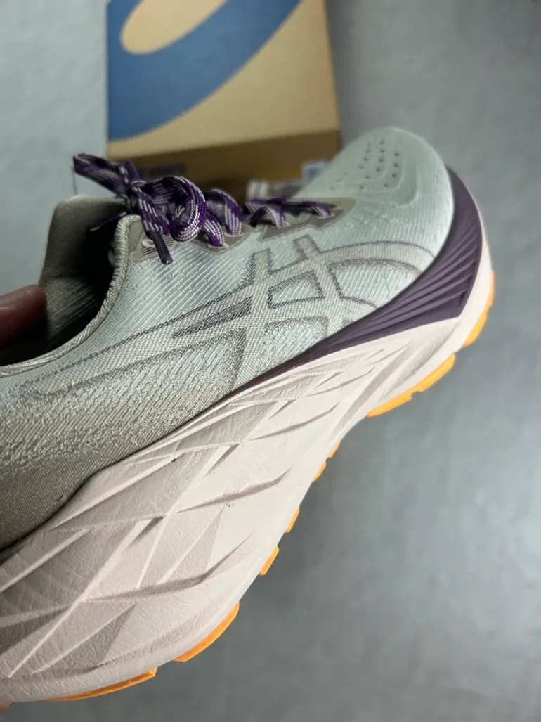 Used Asics Novablast 4 TR bike — image 2 of 8