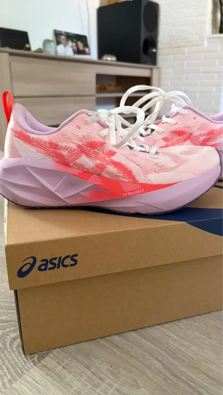 Used Asics Novablast 5 bike — image 7 of 10