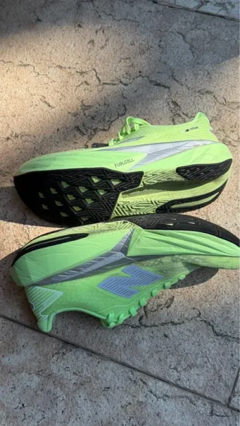 Used New Balance FuelCell Rebel v5 bike — image 2 of 3