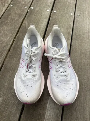 Käytetty Asics Novablast 4W bike — kuva 2 / 4