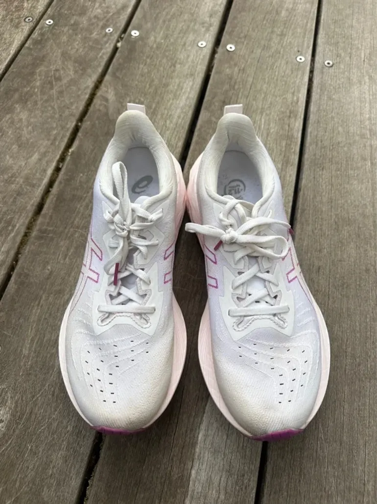 Käytetty Asics Novablast 4W bike — kuva 2 / 4