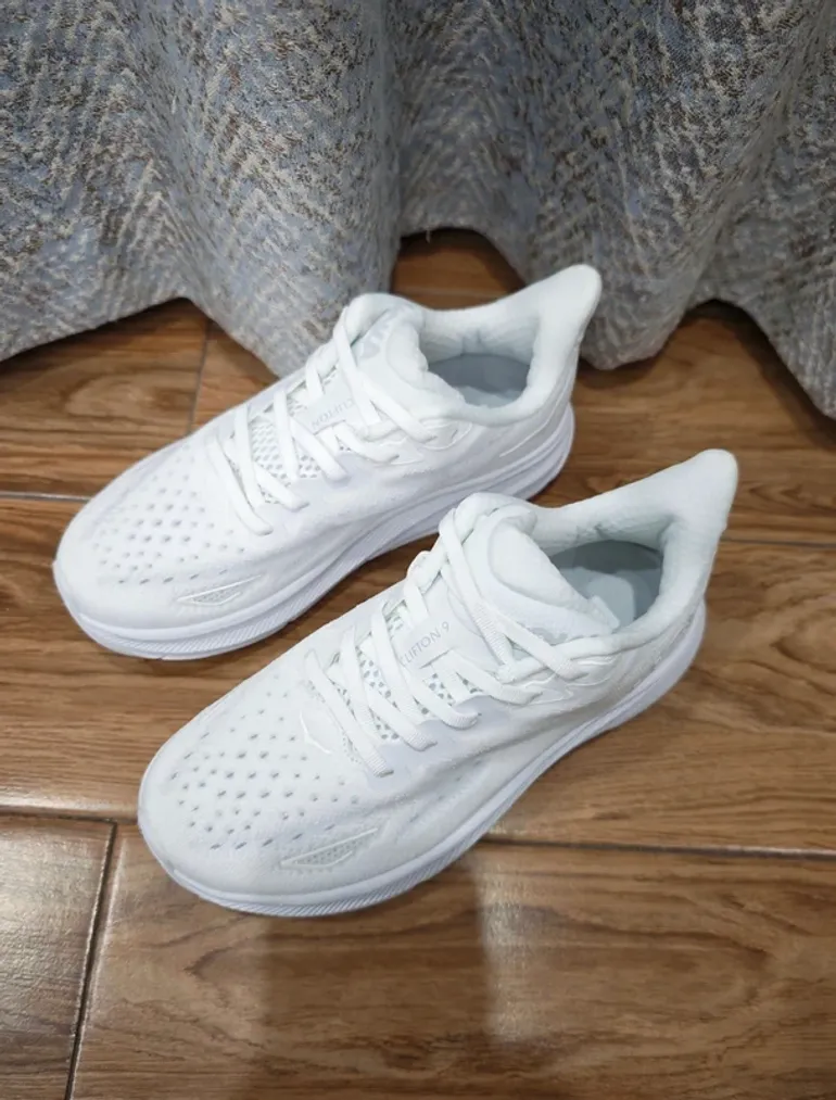 Used Hoka Chaussure blanche taille 42 bike — image 2 of 4
