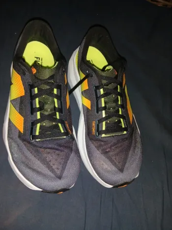 New Balance Rebel V4 bike d'occasion — image 5 sur 9
