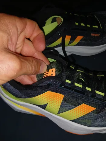 New Balance Rebel V4 bike d'occasion — image 2 sur 9