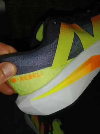 New Balance Rebel V4 bike d'occasion — image 4 sur 9