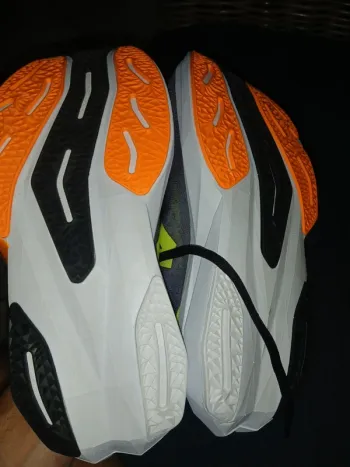 New Balance Rebel V4 bike d'occasion — image 9 sur 9