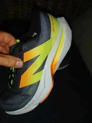 New Balance Rebel V4 bike d'occasion — image 3 sur 9
