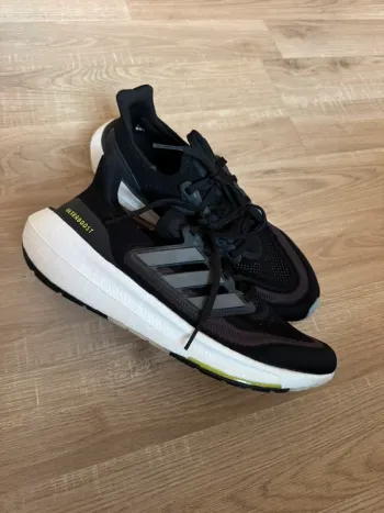 Brugt Adidas Ultraboost Light Running Shoes