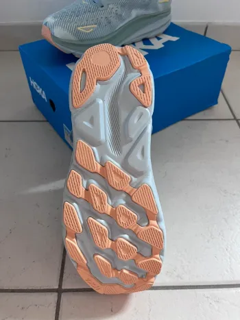 Used Hoka Clifton 9 bike — image 6 of 9
