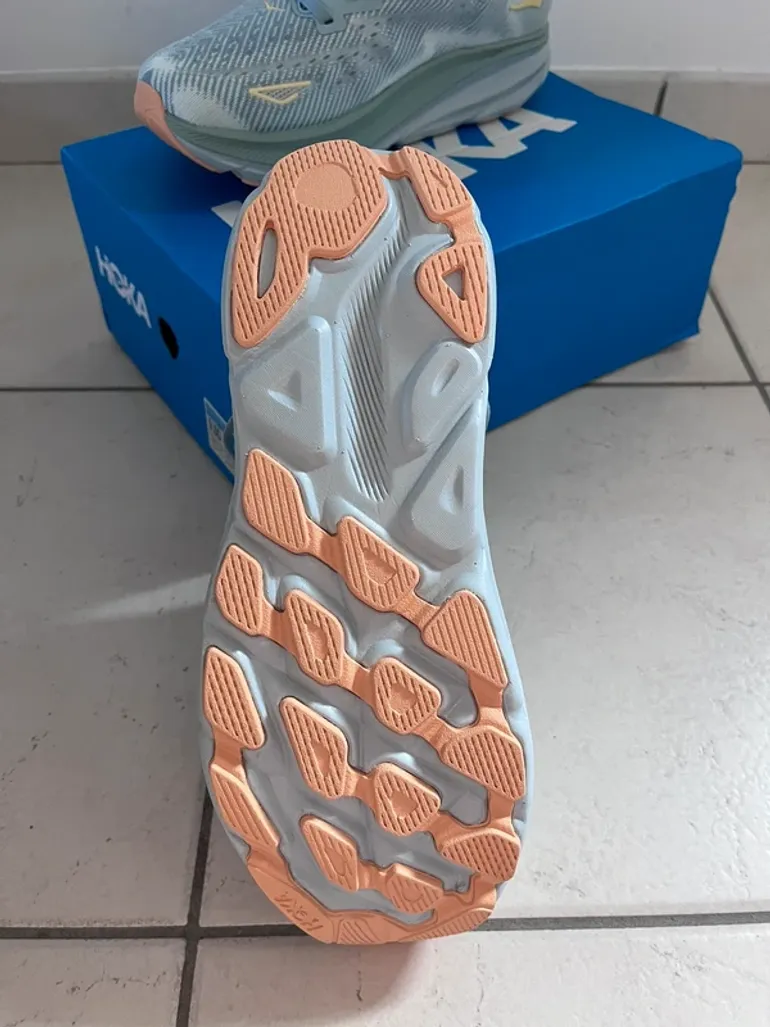 Used Hoka Clifton 9 bike — image 6 of 9
