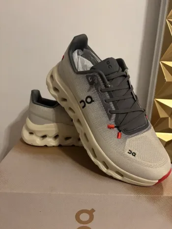 On Running Cloud Running Shoes usato