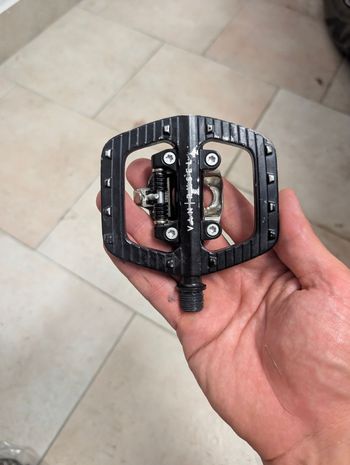 Used Van Rysel Pedals 2025 bike — image 4 of 6