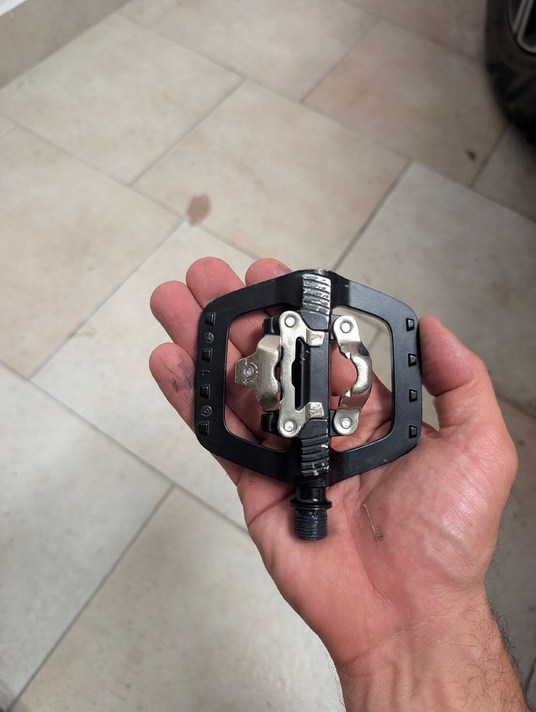 Used Van Rysel Pedals 2025 bike — image 3 of 6