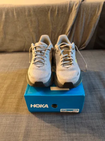 Used Verde Bondi 9 Running Shoes