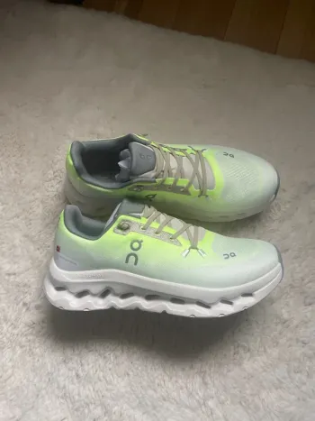 Używany On Running Cloud Running Shoes