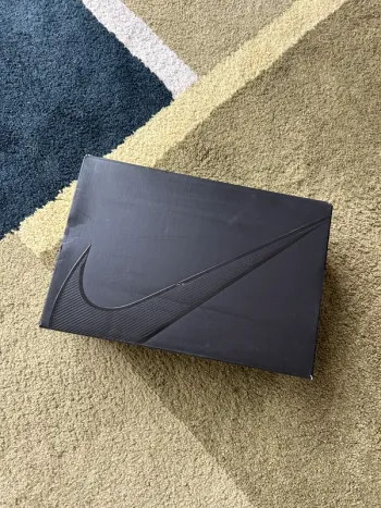Used Nike ZoomX Vaporfly Next% bike — image 11 of 12