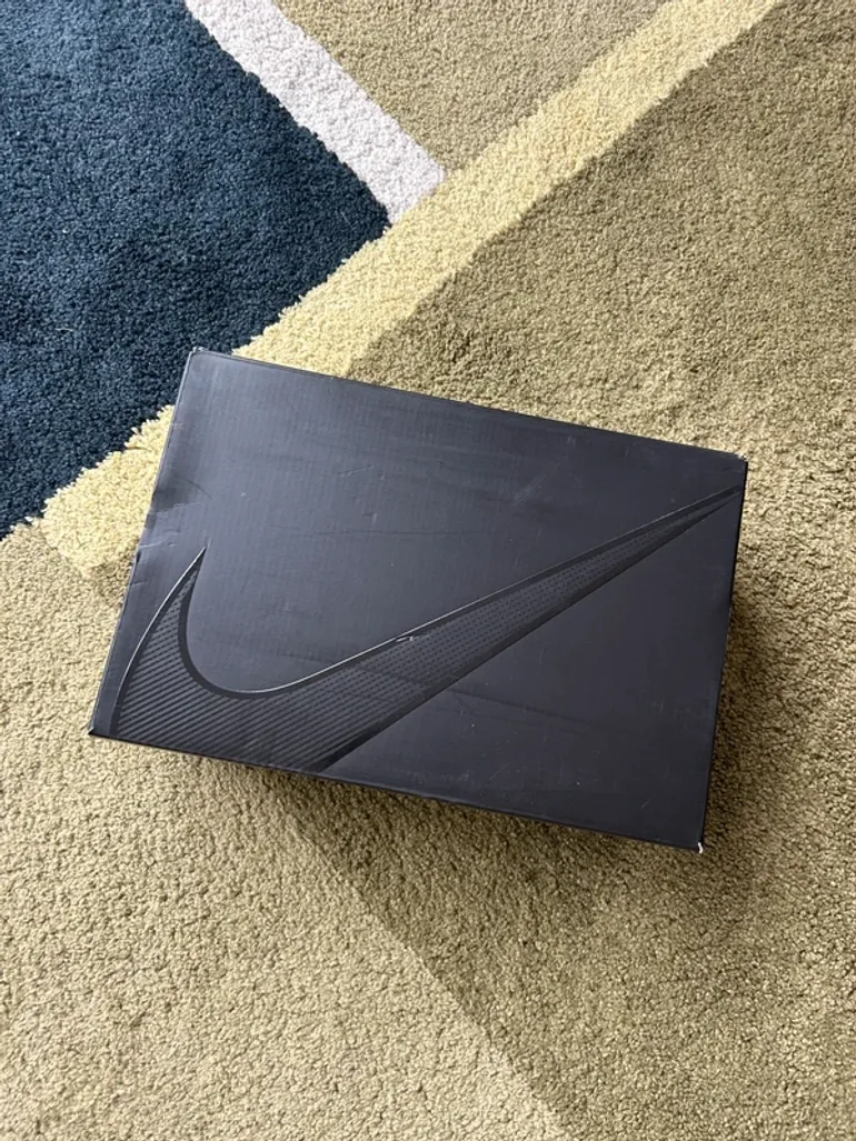 Used Nike ZoomX Vaporfly Next% bike — image 11 of 12