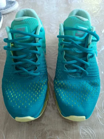 Used Nike Air Max 2017 Running Shoes