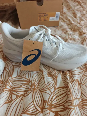 Použité Asics Novablast 5 bike — obrázek 3 z 5