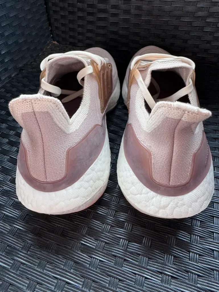 Used Adidas Ultraboost 22 bike — image 4 of 8