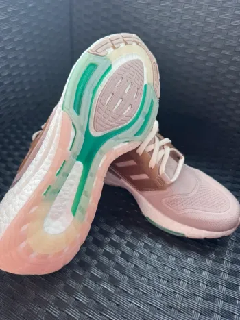 Used Adidas Ultraboost 22 bike — image 6 of 8