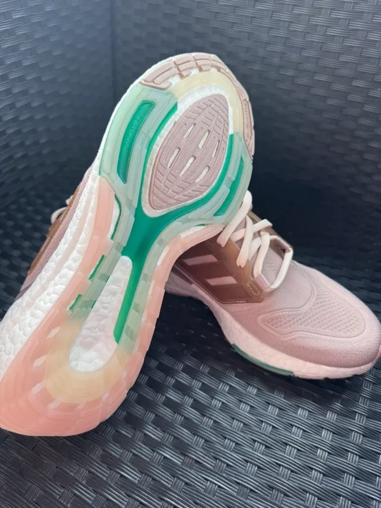 Used Adidas Ultraboost 22 bike — image 6 of 8