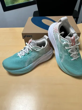 Używany Asics Gel Nimbus 27 Running Shoes