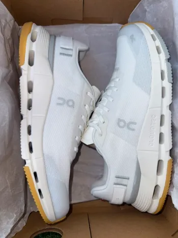 Used 100% ON Running Shoes bike — image 7 of 8