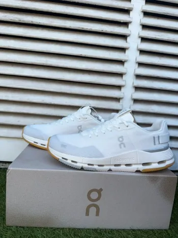 Used 100% ON Running Shoes Running Shoes