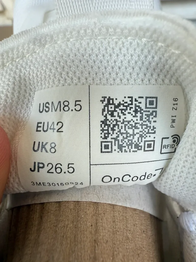 Used 100% ON Running Shoes bike — image 8 of 8
