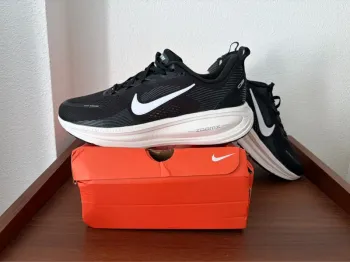 Nike Vomero 18 Running Shoes d'occasion