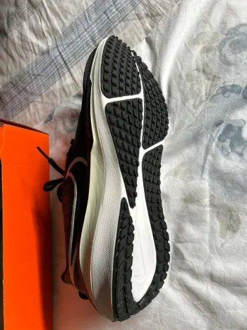 Used Nike Vomero 17 Running Shoes