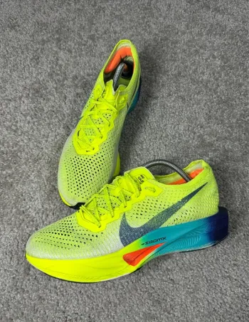 Lightweight ZoomX Vaporfly 3 bike d'occasion — image 2 sur 13