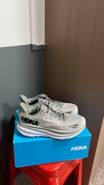 Käytetty Hoka Shoes size 43 Running Shoes