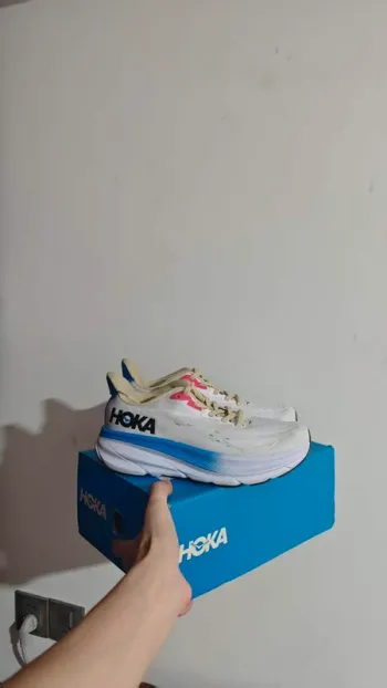 Used Hoka Clifton 9 Running Shoes