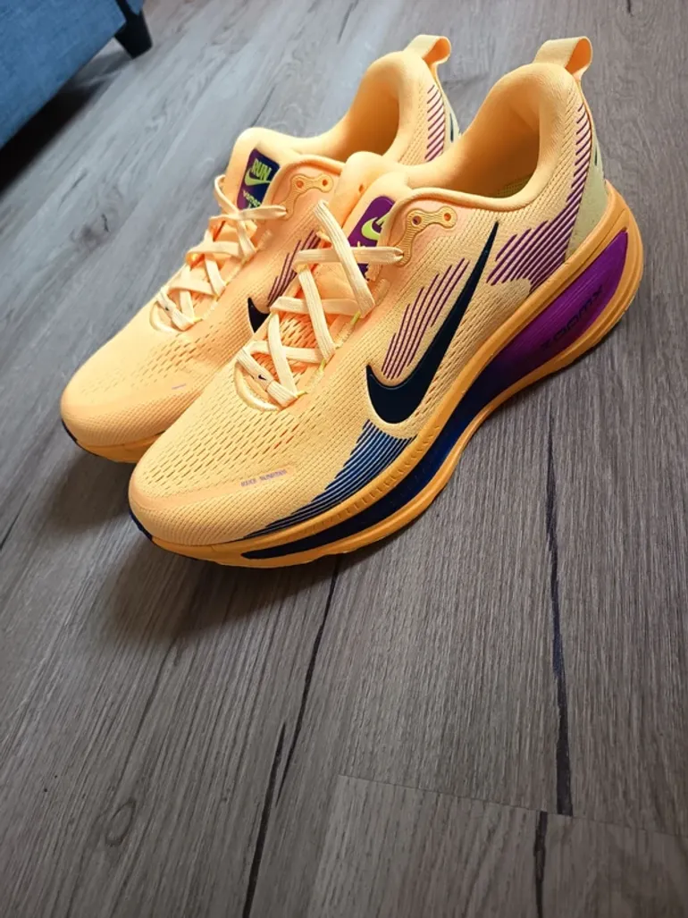 Nike Vomero 18 SE bike d'occasion — image 2 sur 9