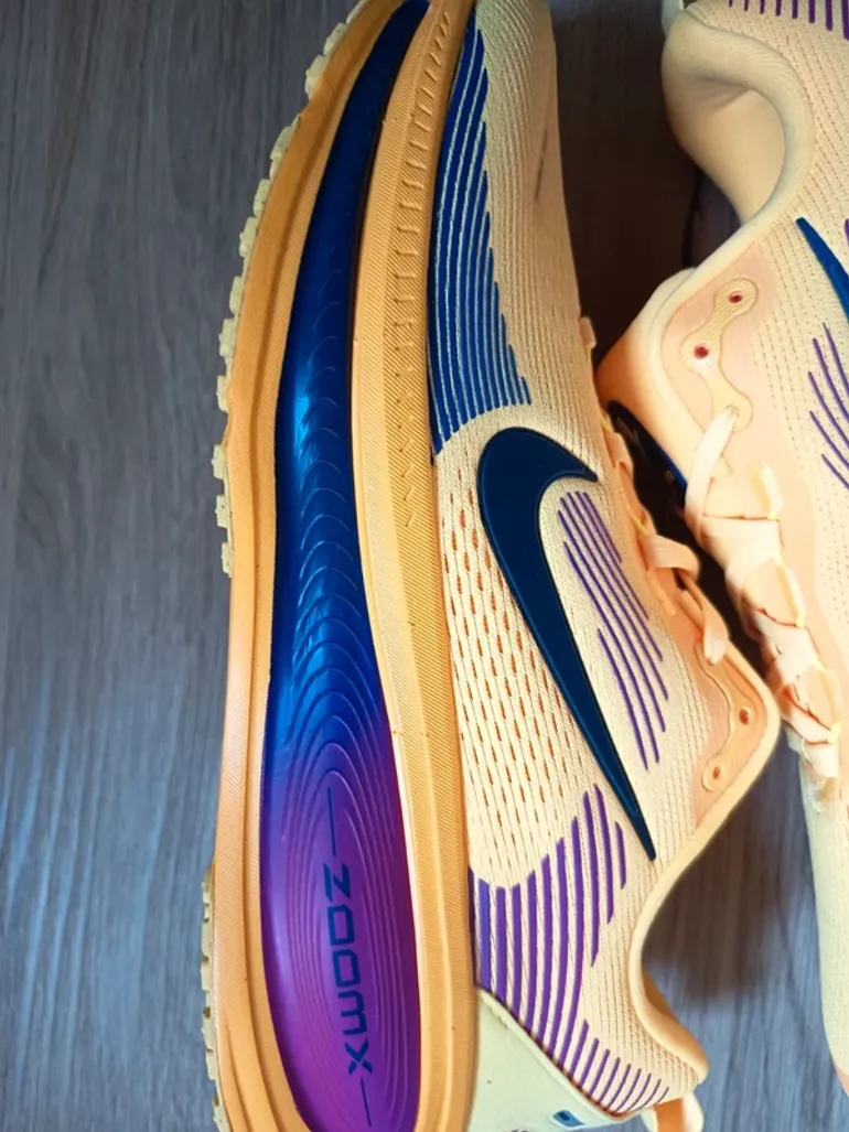 Nike Vomero 18 SE bike d'occasion — image 3 sur 9