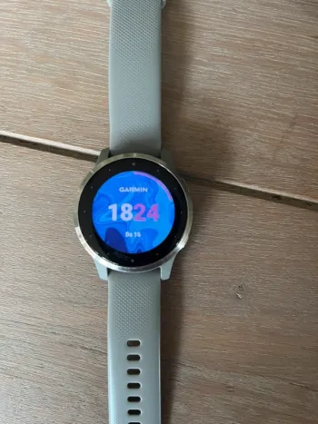 Used Garmin vivoactive 4S Electronics