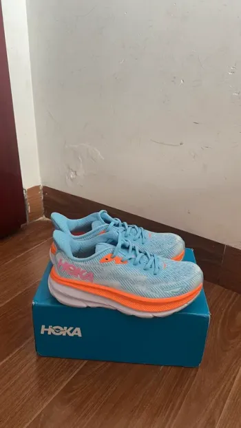 Used Hoka Clifton 9 Running Shoes