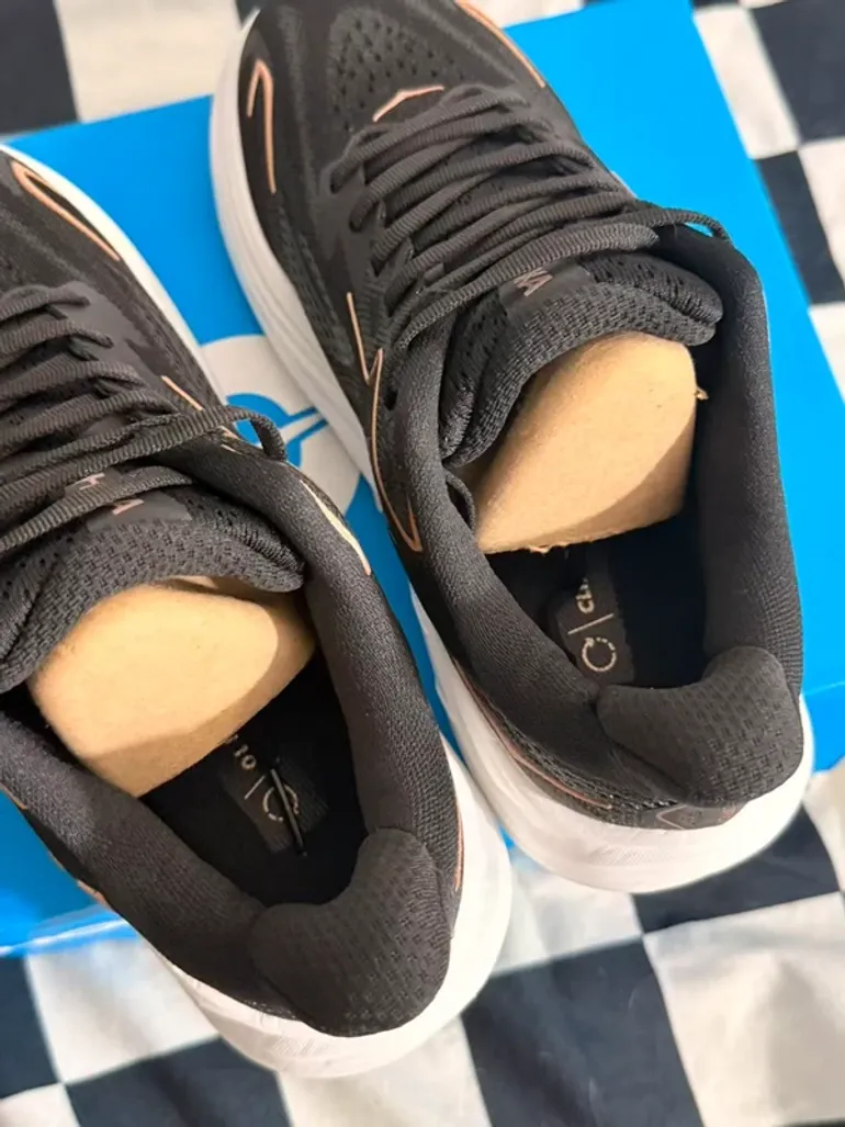 Used Hoka Shoes Size 39 bike — image 6 of 7