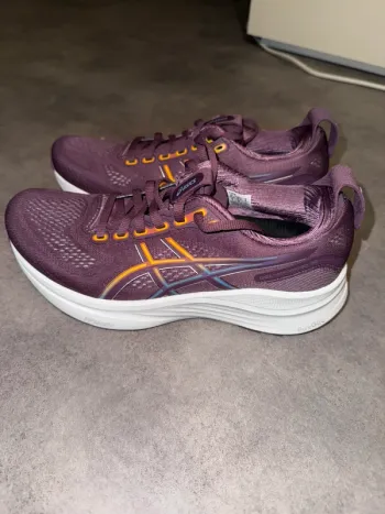 Used Asics Gel Kayano 32 Running Shoes