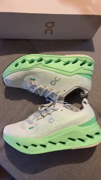 Tweedehands On Running Cloud Surfer Max Running Shoes