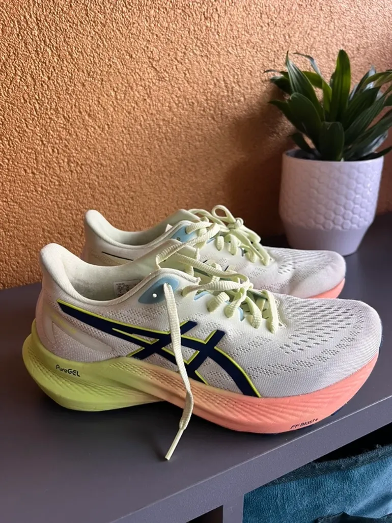 Used Asics Running Shoes Size 38 bike — image 2 of 2