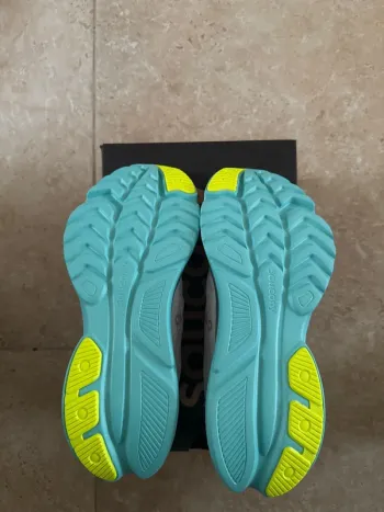Saucony Running Shoes bike usato — immagine 5 di 6